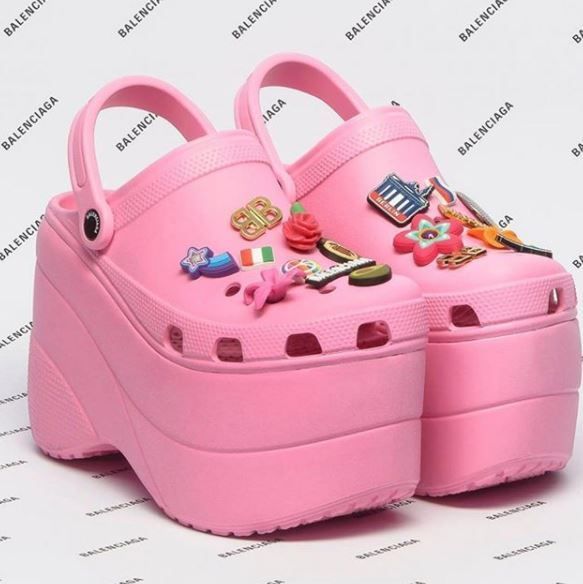 Cele mai urate modele de incaltaminte din 2018: botine din plastic, adidasi de bufon si pantofi infasurati in celofan