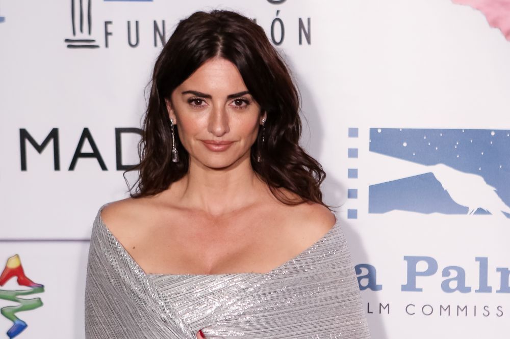 RED CARPET Penelope Cruz arată impecabil la 43 de ani. Fără machiaj și cu Javier Bardem la braț