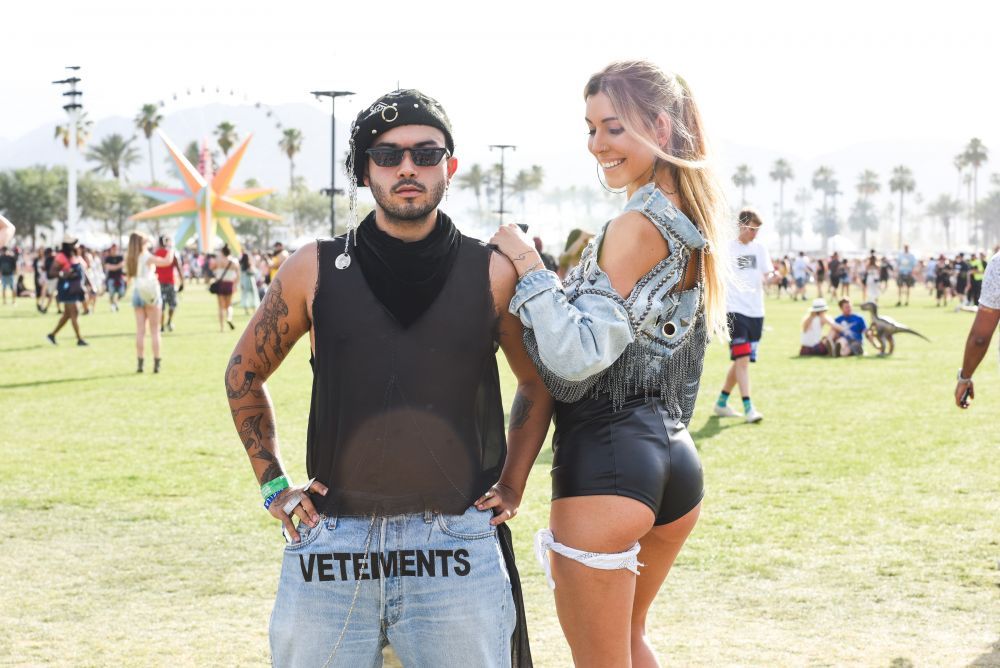 Street Style la Coachella: vezi cum s-au &icirc;mbrăcat fashionistele la cel mai cool festival de muzică