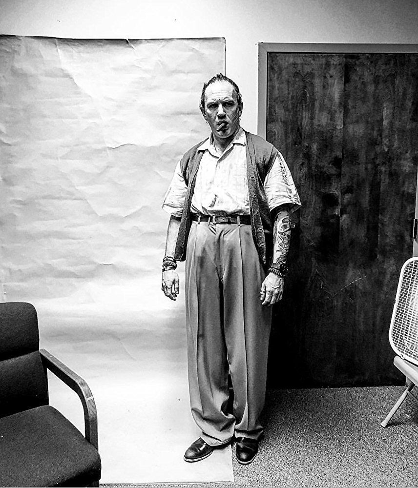 Tom Hardy e total schimbat! Rolul lui Al Capone l-a transformat complet. Nu mai e deloc frumușel și carismatic