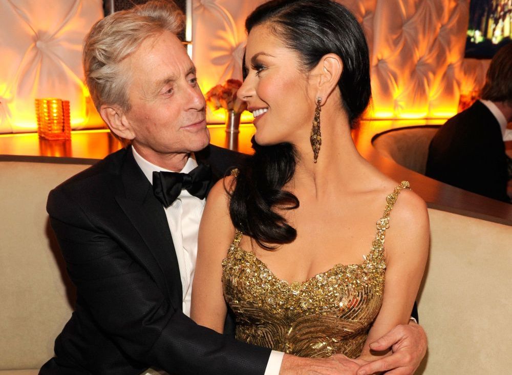 C&acirc;t de mare şi frumos este fiul lui Catherine Zeta-Jones și al lui Michael Douglas! Băiatul semănă leit cu părinţii săi celebri