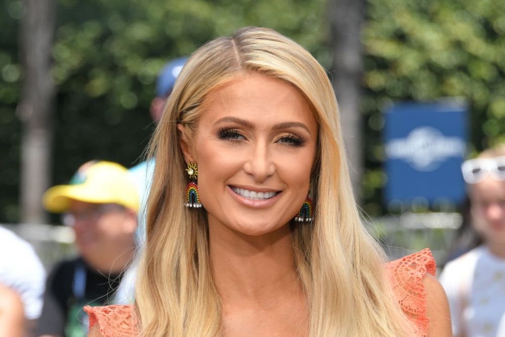 Paris Hilton, așteptată la București cu șampanie de lux și friptură care costă 10 lei gramul
