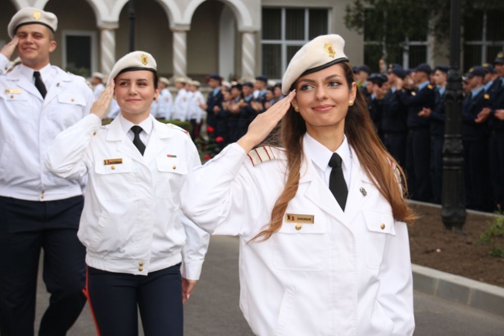 Ea este șefa de promoție a Colegiului Militar Breaza. Povestea tinerei superbe, cu o minte sclipitoare