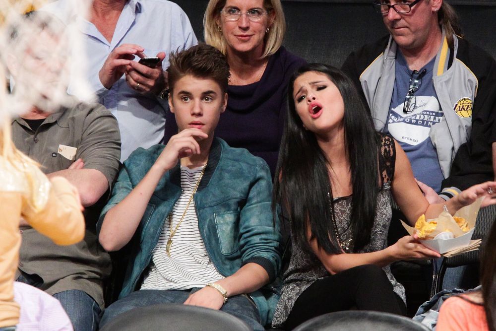 Selena Gomez: &bdquo;Cred că voi fi singură pentru tot restul vieţii mele&rdquo;. Declarația artistei la scurt timp după logodna lui Bieber