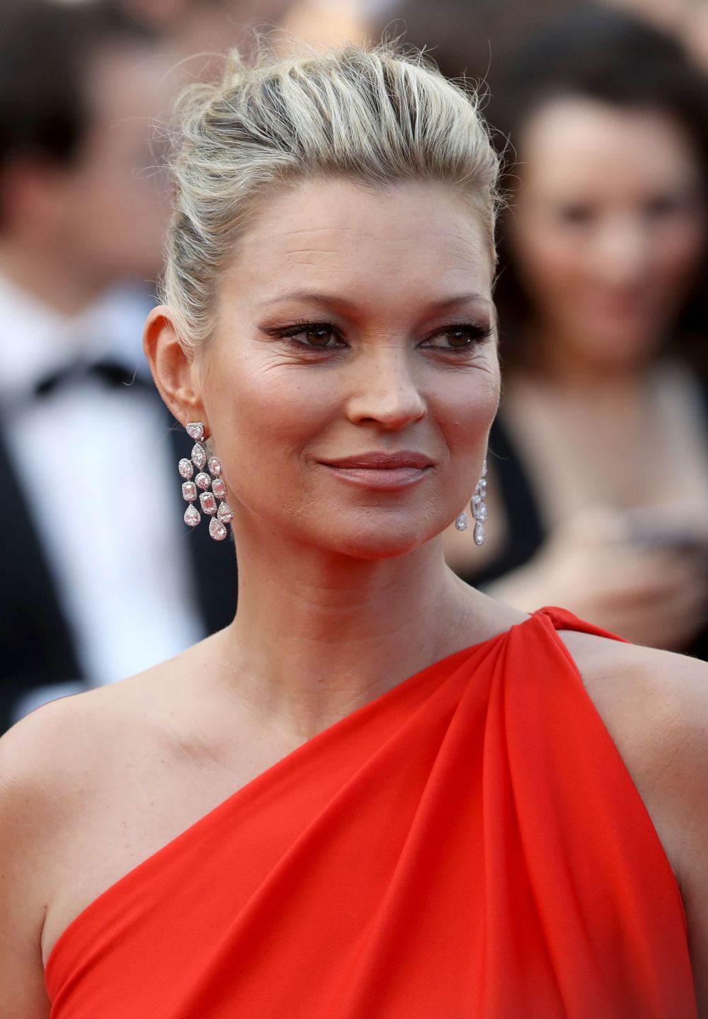 O petrecăreață notorie, Kate Moss s-a lăsat acum de băut. Care este motivul