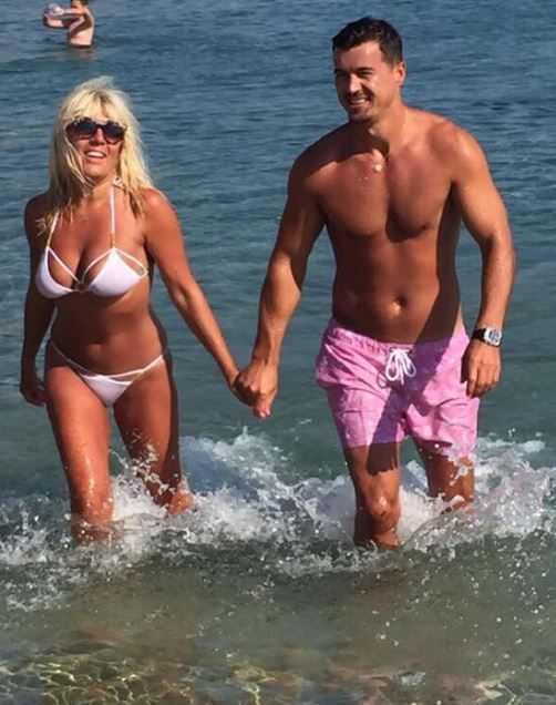 Elena Udrea, povestea nașterii. &Icirc;n spital nu erau dec&acirc;t asistentele speriate!