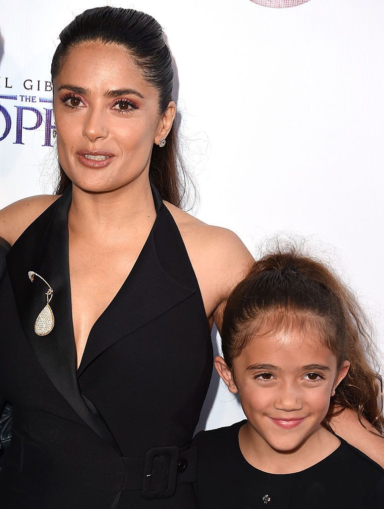 Salma Hayek s-a lăsat tunsă de fiica sa de 11 ani VIDEO