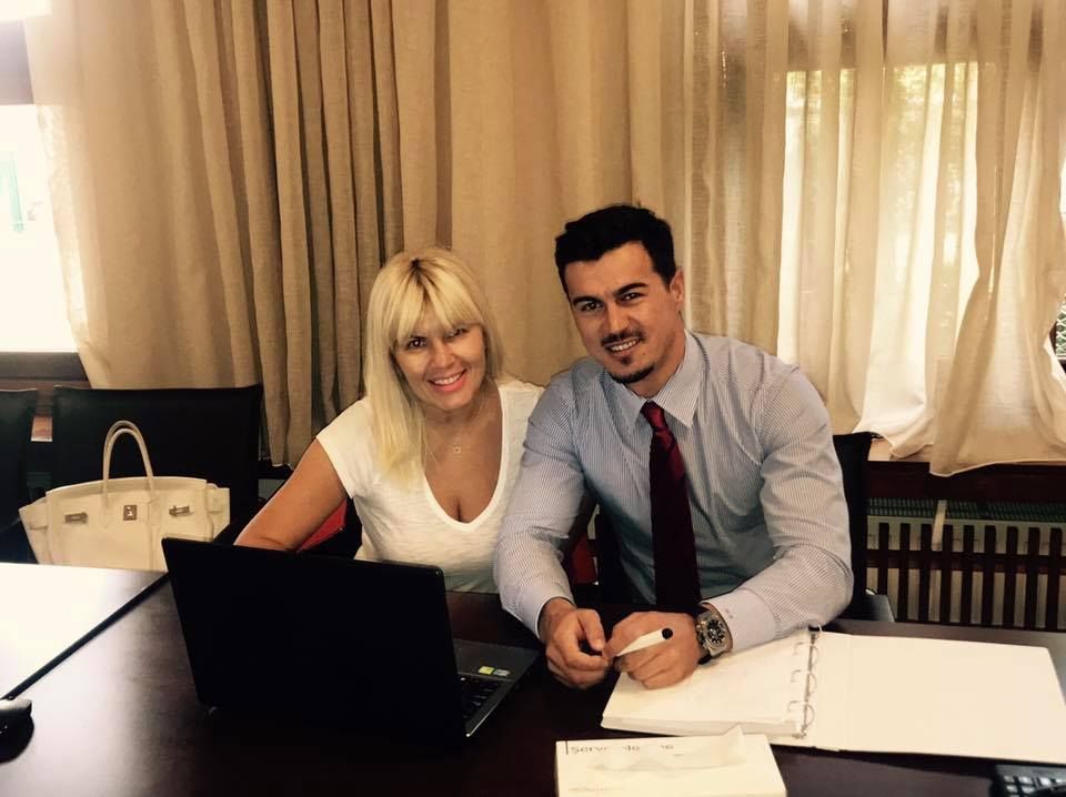 Iubitul Elenei Udrea, mesaj emotionant pe Facebook, cu fetița &icirc;n brațe. Ce i-a transmis partenerei lui, reținută de Interpol