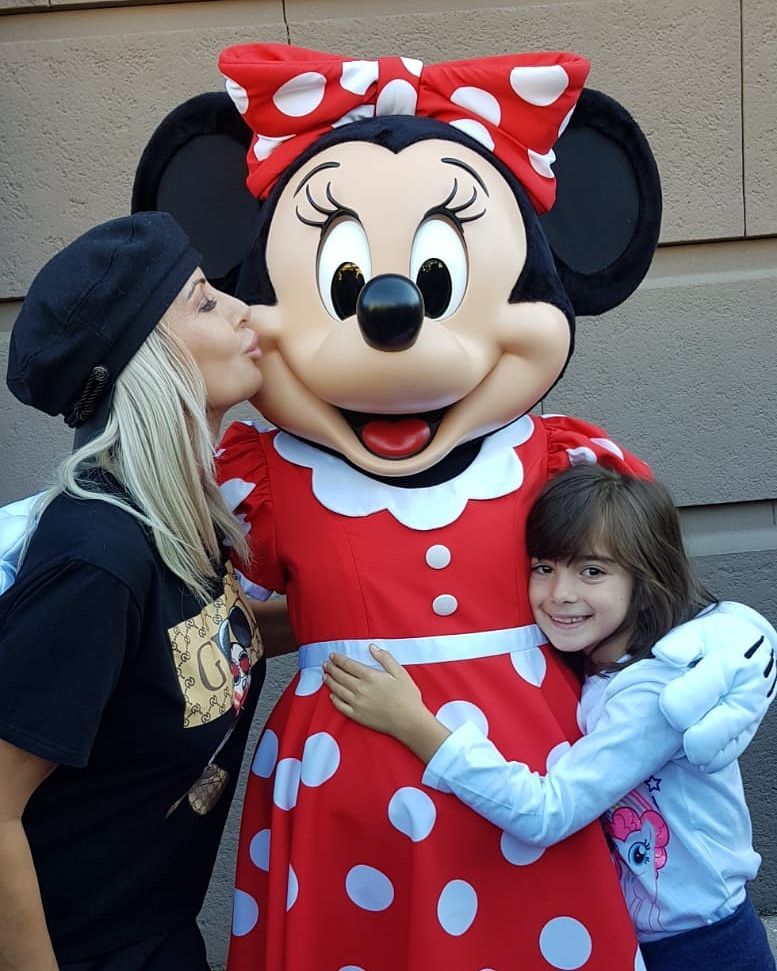 Daniela Gyorfi, vacanță la Paris. Și-a dus fetița la Disneyland