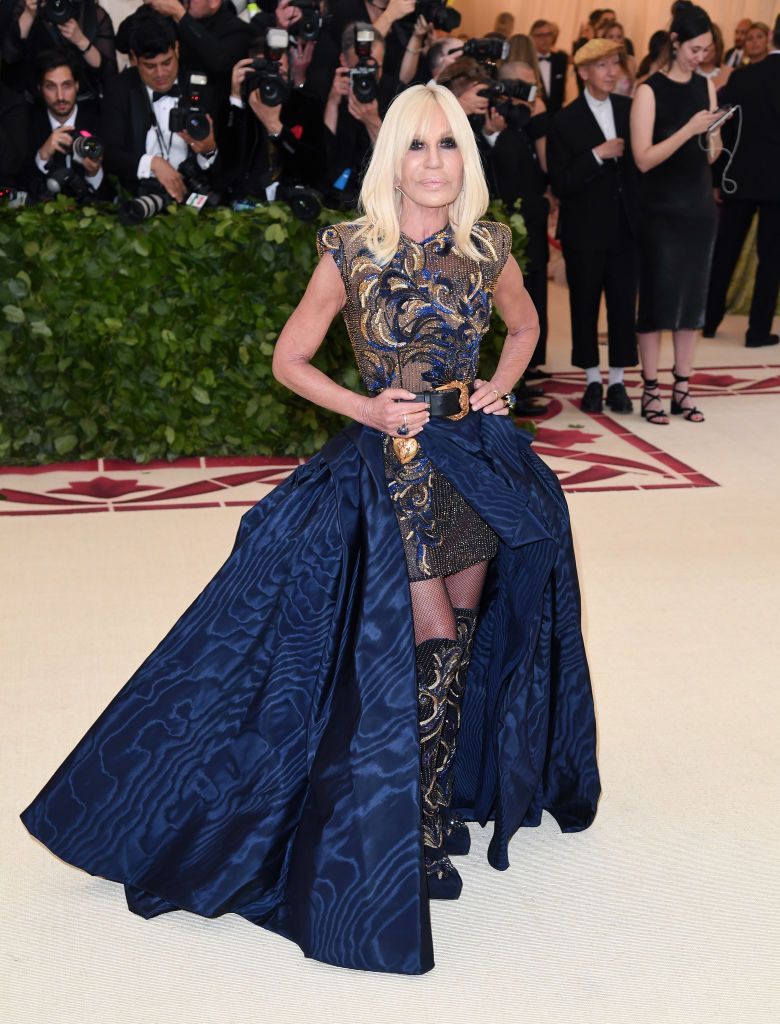 De nerecunoscut. Cum arăta Donatella Versace &icirc;nainte de intervențiile estetice