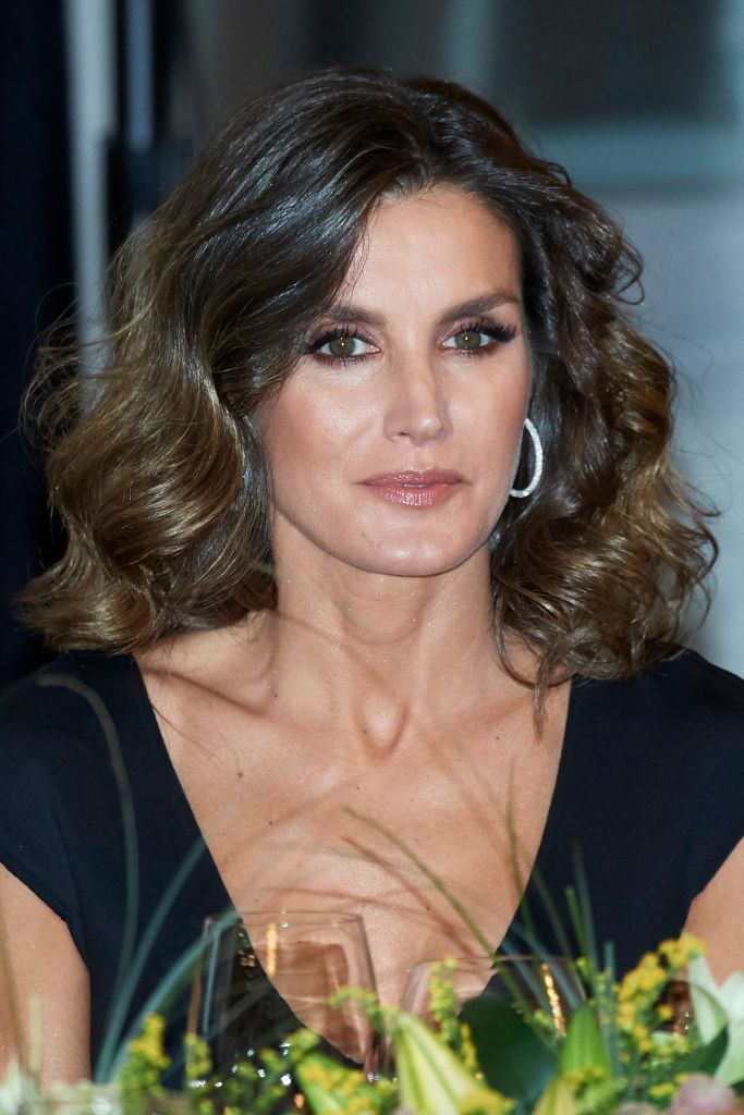 Decolteul &icirc;ndrăzneț pe care nicio altă Regină nu l-ar fi purtat cu at&acirc;ta stil. Cum a apărut recent Regina Letizia