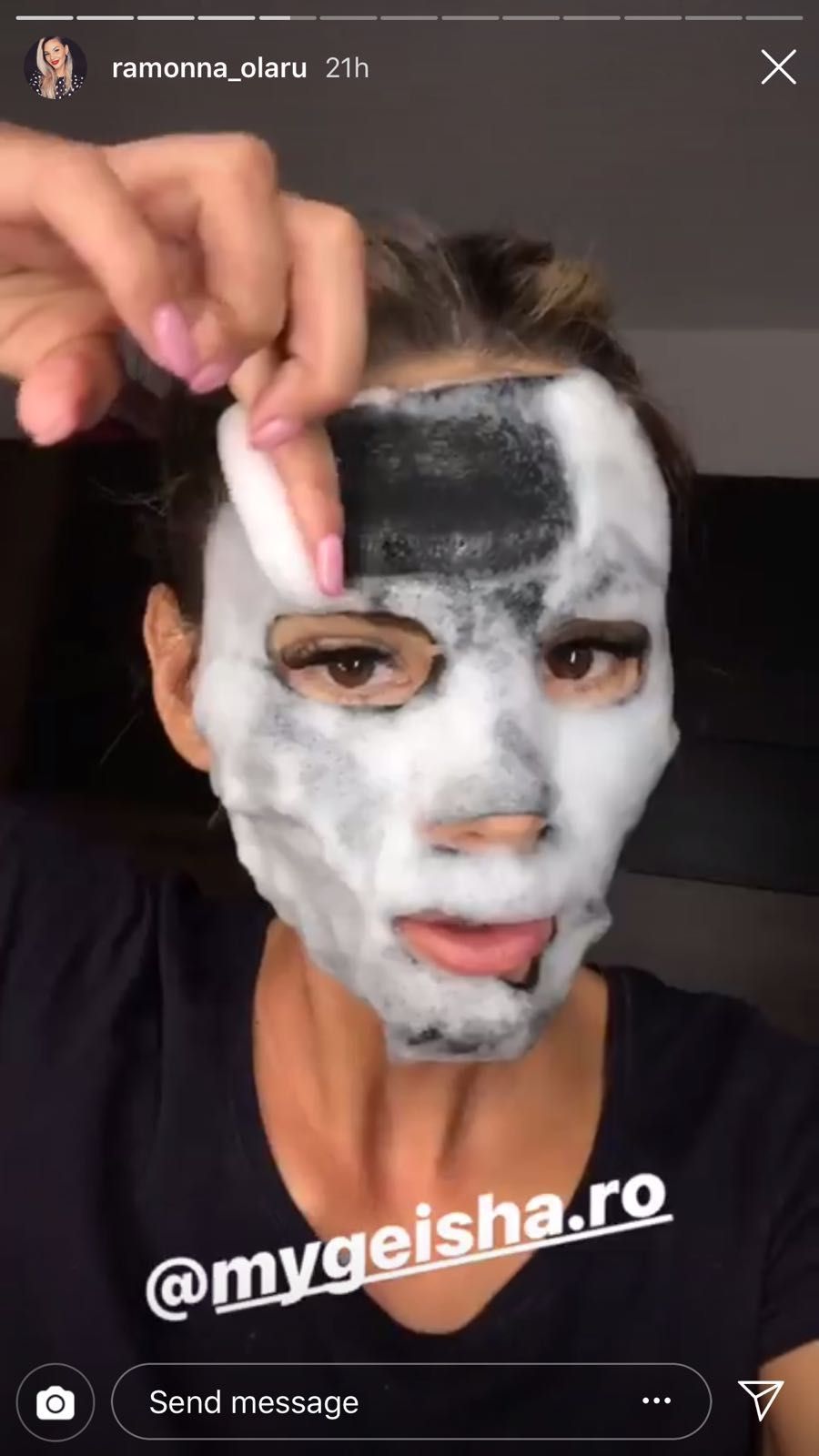 Cum pleacă la concerte Denisa de la Bambi! Și-a transformat mașina &icirc;n SPA și folosește măști șervețel!