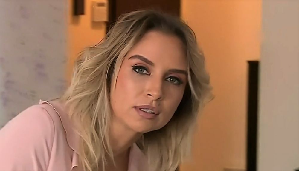 Adina Halas și-a deschis dulapul cu amintiri. Ne-a spus povestea rochiilor pe care le-a purtat la nuntă