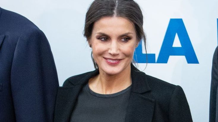 Regina Letizia a apărut &icirc;ntr-o fustă de 427 de lei. Piesa vestimentară este acum sold out