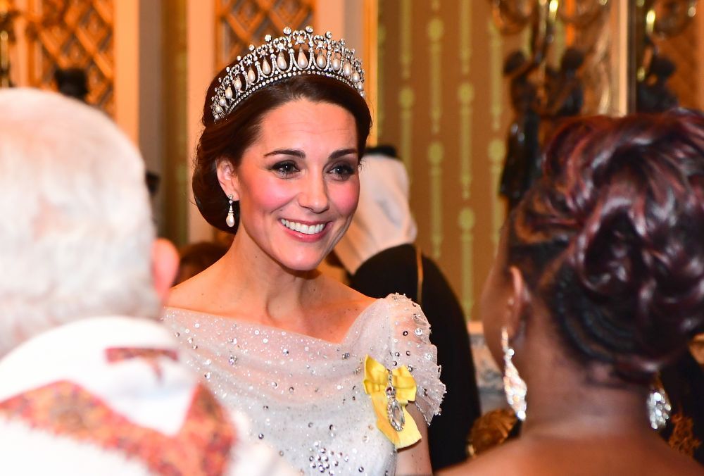 Imaginea perfecțiunii. Kate Middleton a purtat tiara Dianei la recepția dată de Regină