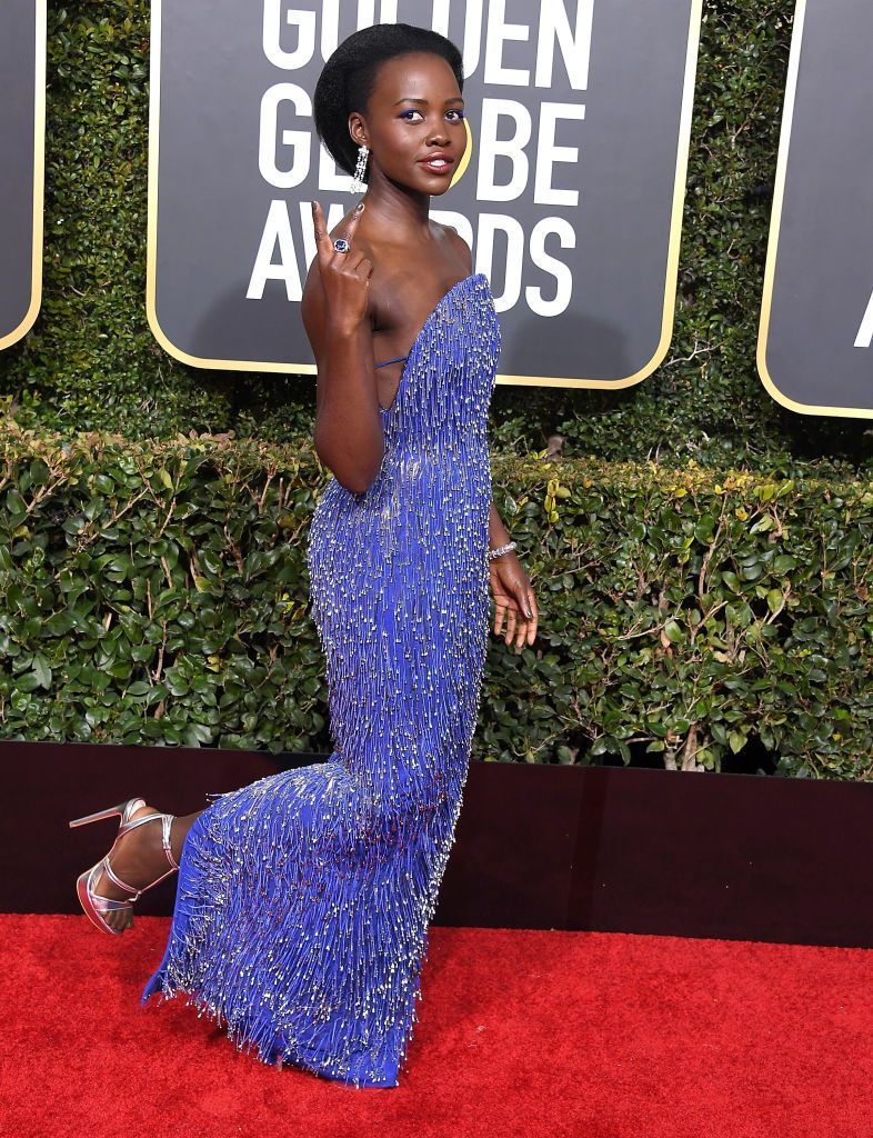 Lupita Nyong&rsquo;o a purtat, la Globurile de Aur, sandale de 180 de lei