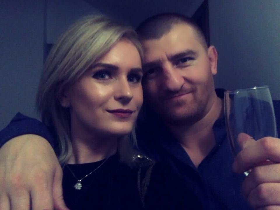 C&acirc;t de frumoasă este soția lui Cătălin Moroșanu! Luptătorul a cunoscut-o pe internet