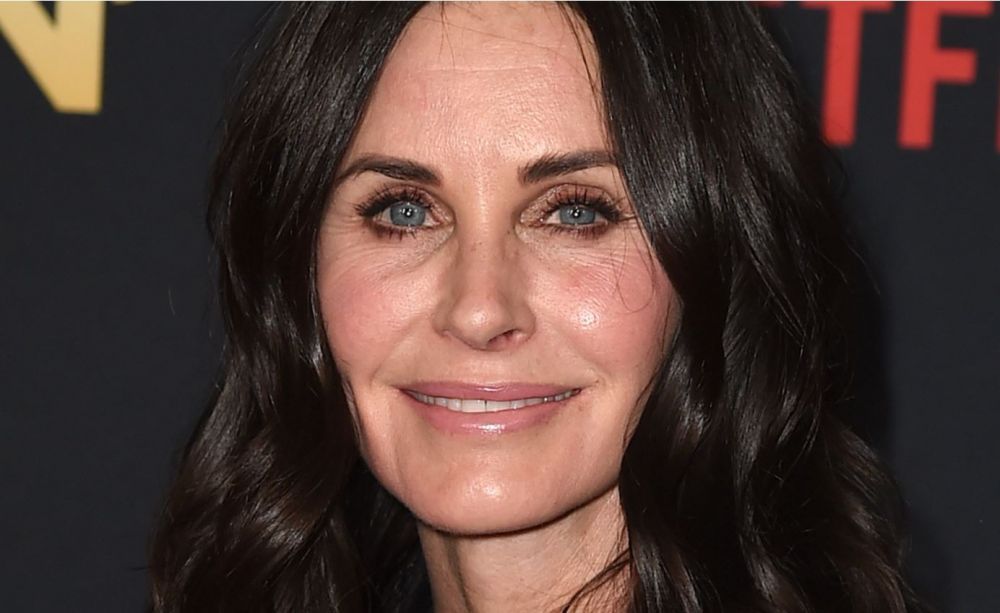 Courteney Cox despre intervențiile estetice: &rdquo;Mi-a fost greu să accept că &icirc;mbătr&acirc;nesc&rdquo;
