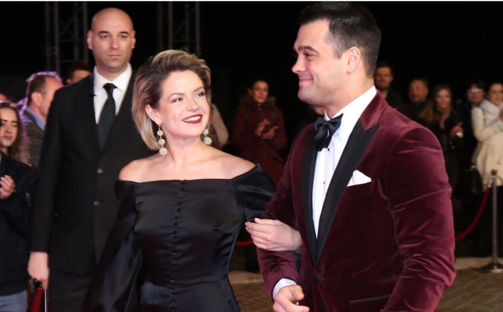 Avanpremieră VLAD. Victoria Raileanu, ținută all-black pe covorul roșu. Povestea cerceilor statement