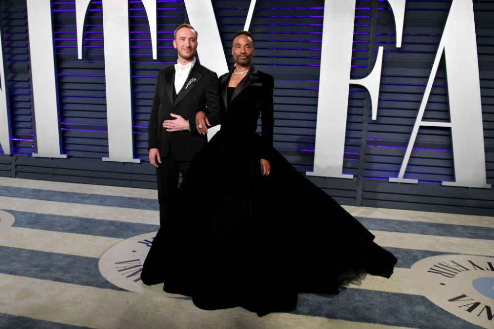 OSCAR 2019: Billy Porter a defilat pe covorul roșu &icirc;ntr-o rochie frac