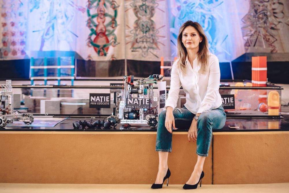 Interviu Dana Războiu. Despre t&acirc;rgul de robotică, competiția de șosete și mărțișoare pentru băieți