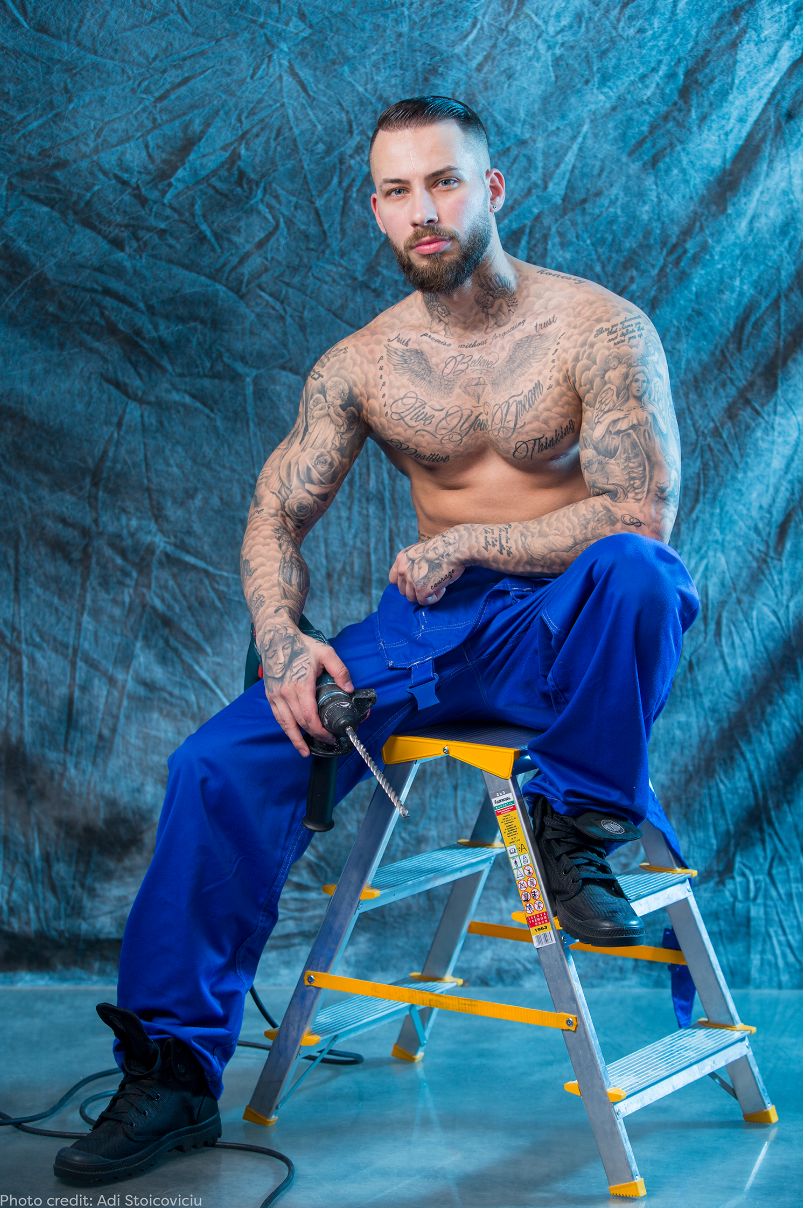 MAN-ţişor: Robert Ionescu, model international: Instalez şi dezinstalez ce vrei tu! Şi repar orice! Inclusiv inimi fr&acirc;nte!&nbsp;&nbsp;