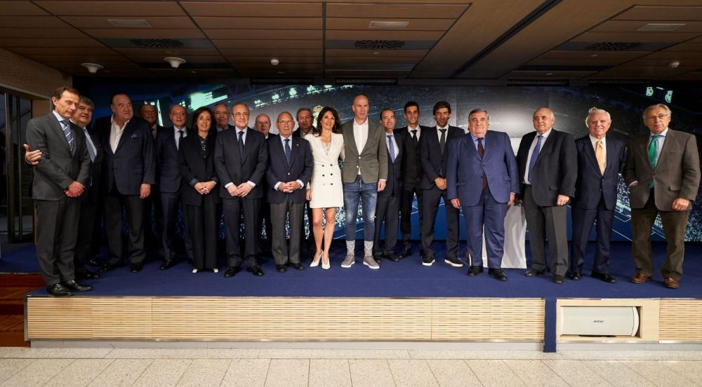 Marele Zidane s-a &icirc;ntors la Real Madrid cu o gafă vestimentară de proporții. Tot internetul a r&acirc;s de el FOTO