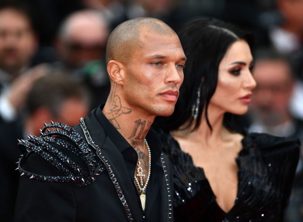 Deținutul top-model, Jeremy Meeks, &icirc;n tandrețuri cu o rom&acirc;ncă celebră la Festivalul de la Cannes