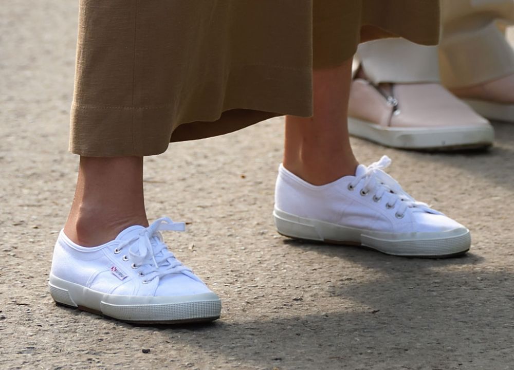 Kate Middleton, &icirc;n teniși și pantaloni culottes la cel mai recent eveniment