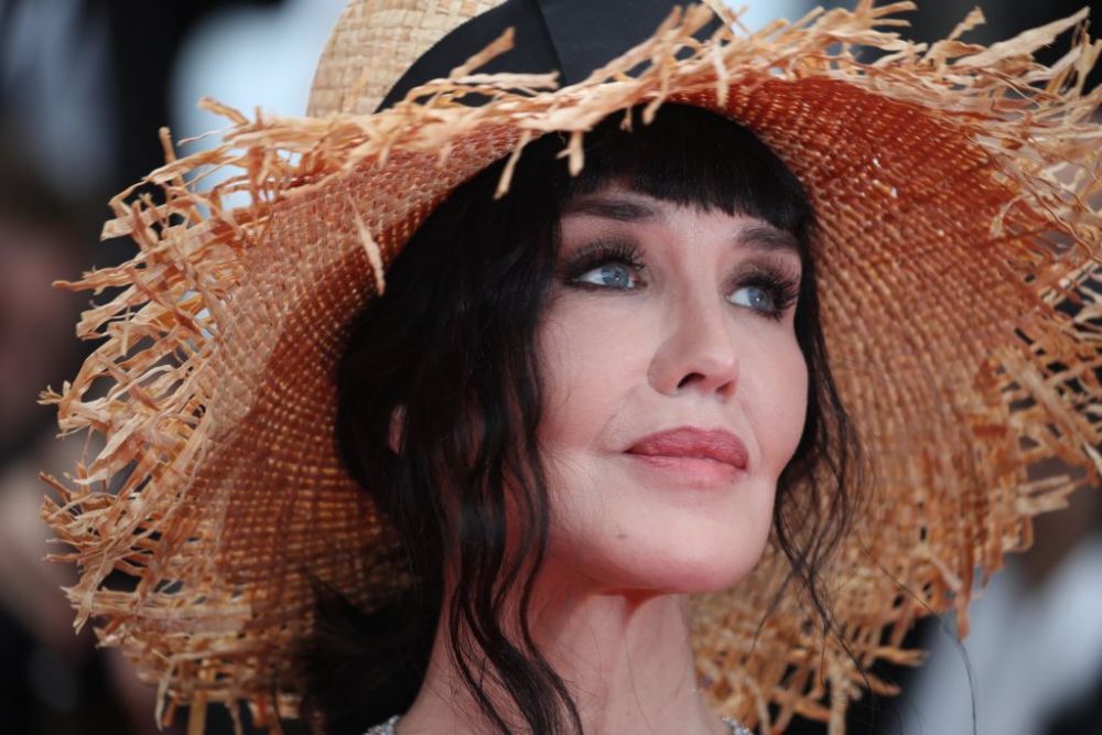 Isabelle Adjani, apariție stranie pe covorul roșu la Cannes. Cum s-a &icirc;mbrăcat
