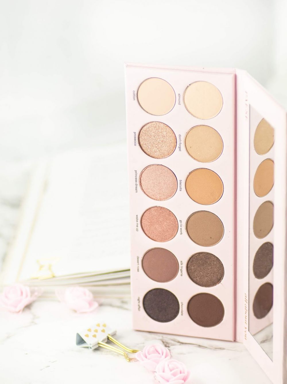 (P) 3 produse care nu trebuie să lipsească din trusa ta de make-up
