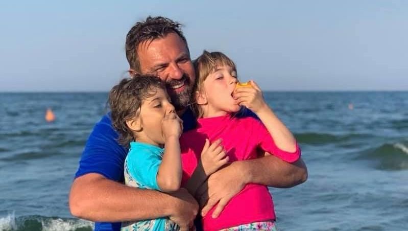 Horia Brenciu, fotografii adorabile din vacanță. Ce familie frumoasă are artistul!