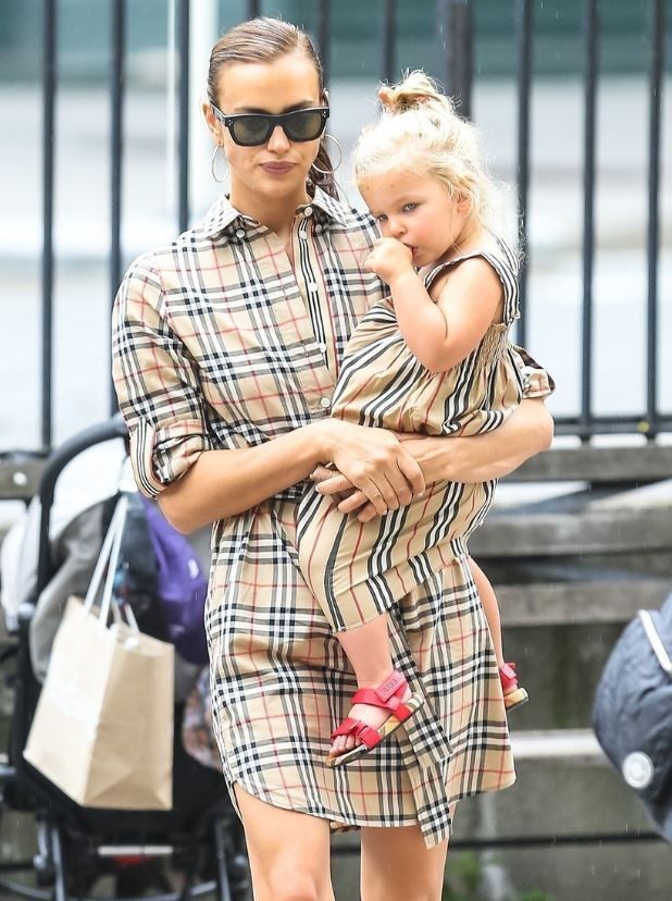 Irina Shayk, desemnată cel mai bun fotomodel de costume de baie din lume