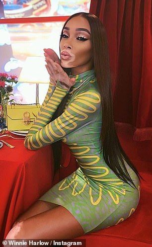 Are corp &icirc;n formă de clepsidră, dar poartă aceleași haine că modelele. Kim Kardashian și Winnie Harlow, &icirc;n aceeași ținută