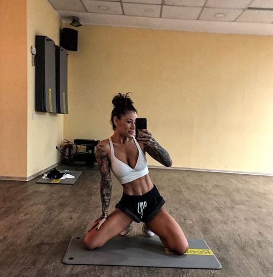 Roxana Vancea a pozat complet goală, &icirc;n vacanță. Vezi imaginea care a incins internetul