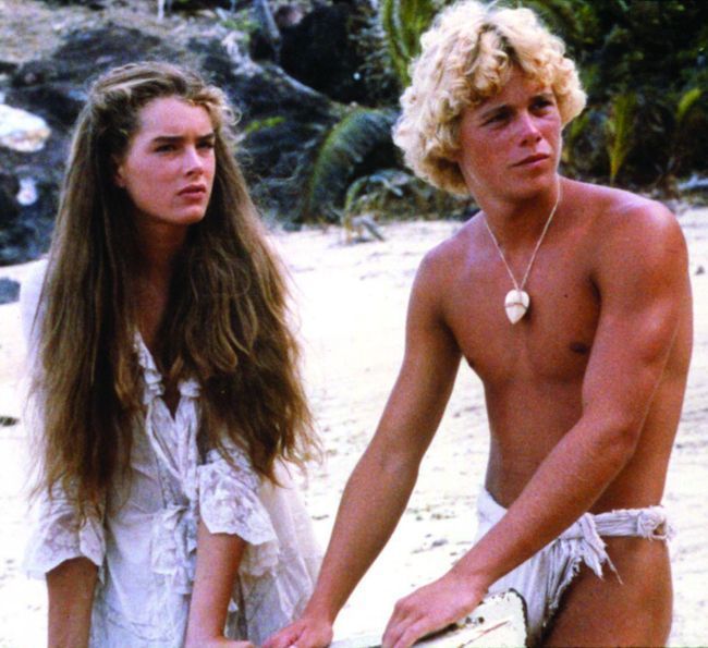 Brooke Shields: la 15 ani făcea furori &icirc;n Laguna Albastră, la 54 de ani pozează &icirc;n bikini