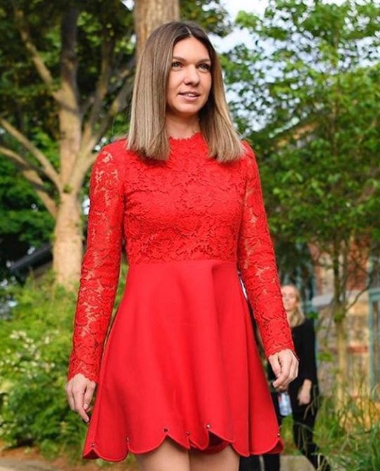 Simona Halep, chic &icirc;n afara terenului de tenis: 10 rochii superbe cu care și-a impresionat fanii