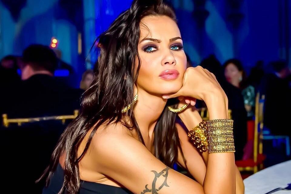 INTERVIU Oana Zăvoranu: &rdquo;A fost o inconștiență din partea mea să am 10 perechi de silicoane&rdquo;