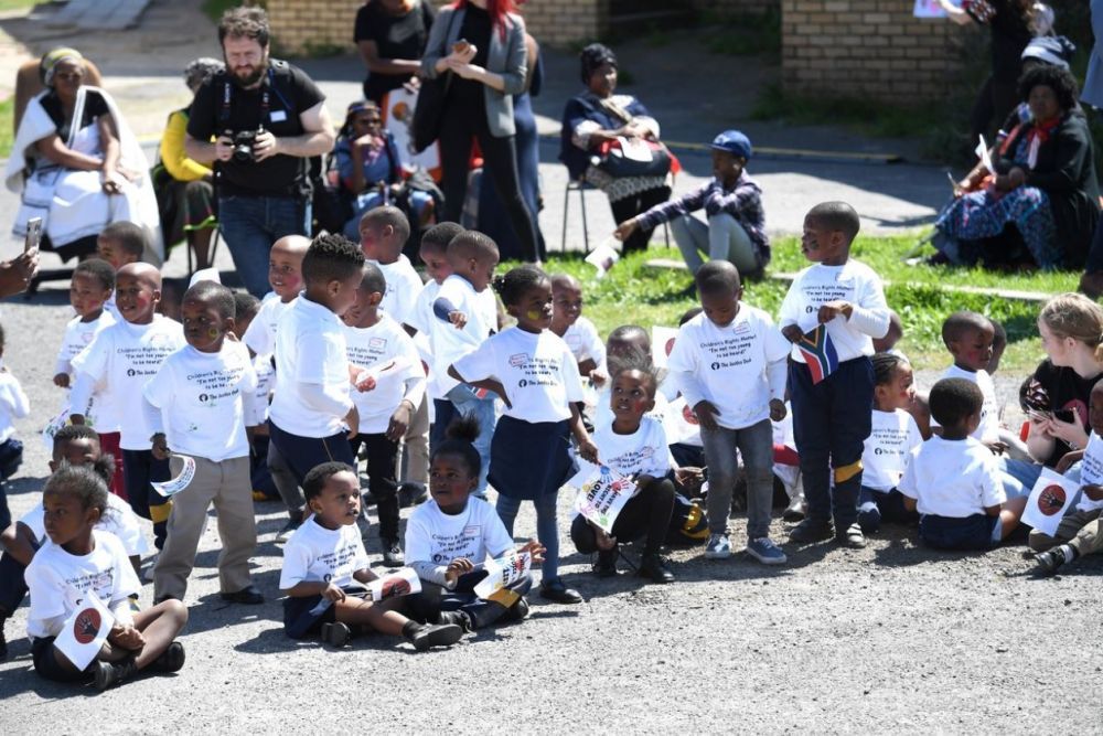 Meghan și Harry au ajuns &icirc;n Africa. Archie, cel mai t&acirc;năr reprezentant al Casei Regale care călătorește oficial