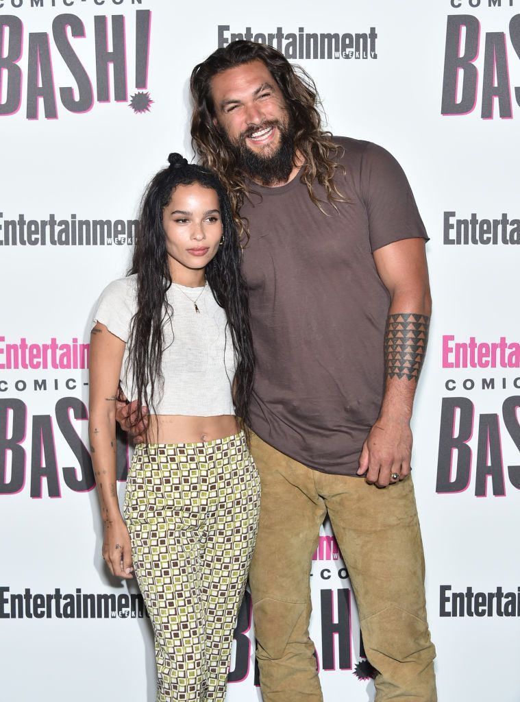 Are doi &ldquo;tați&rdquo; superbi, o mamă super cool, dar nici ea nu e mai prejos. Zoe Kravitz, spectaculoasă la show-ul St. Laurent