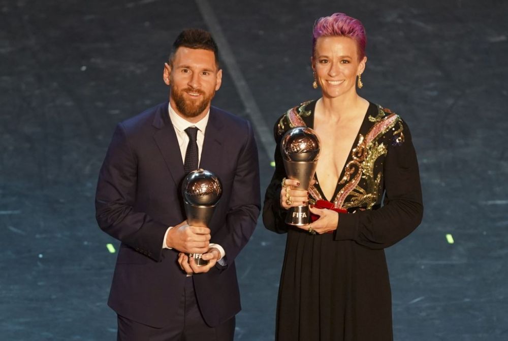 Cea mai bună fotbalistă a planetei este o femeie controversată. Cine e Megan Rapinoe, egala lui Lionel Messi