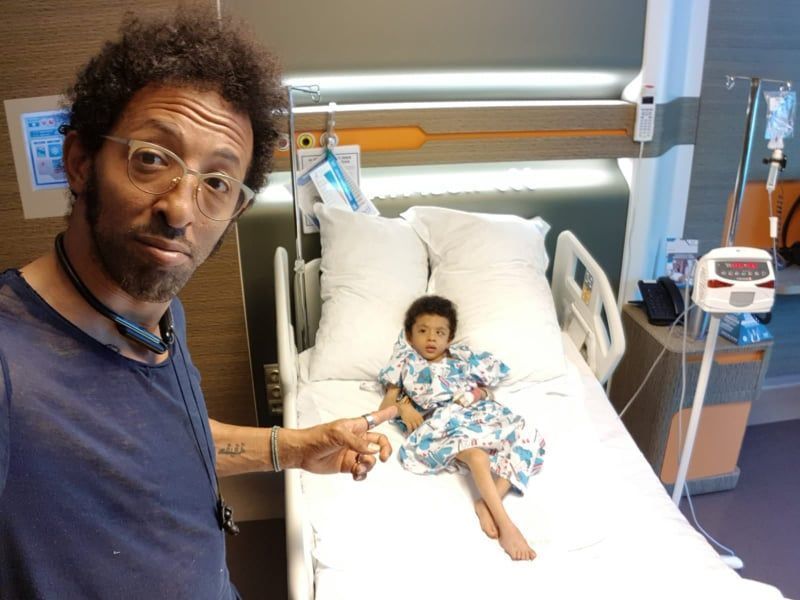 Kamara și-a adus fiul la televizor. Cum se simte Leon după 5 luni petrecute &icirc;n spital