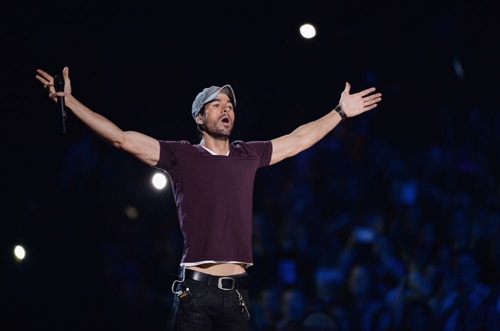 Enrique Iglesias, &icirc;n mintea copiilor. Şi-a provocat la dans fiica de 1 an şi 9 luni