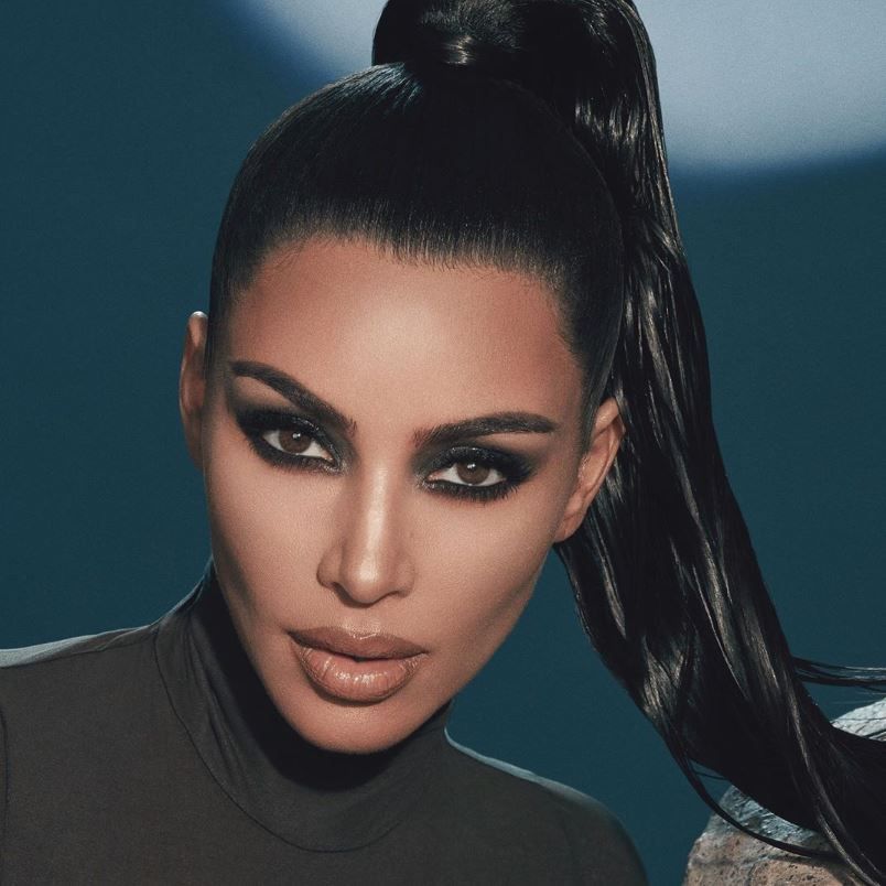 C&acirc;t costă un curs de machiaj cu specialistul &icirc;n make-up al lui Kim Kardashian. Ce primești pe l&acirc;ngă lecții