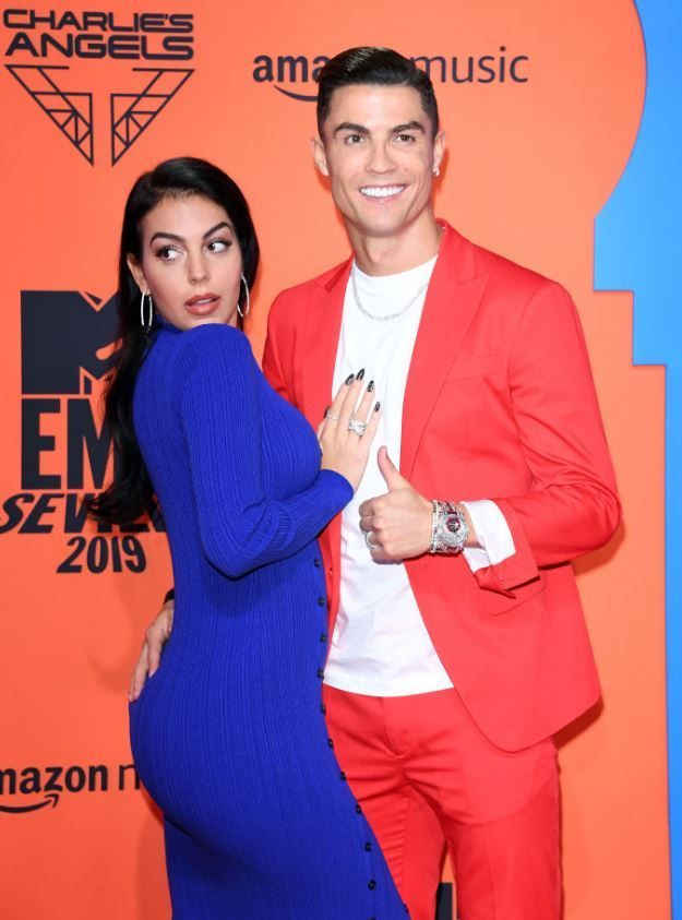 Ținute la limita decenței la MTV Europe Music Awards. Cum s-au &icirc;mbrăcat vedetele la ceremonie