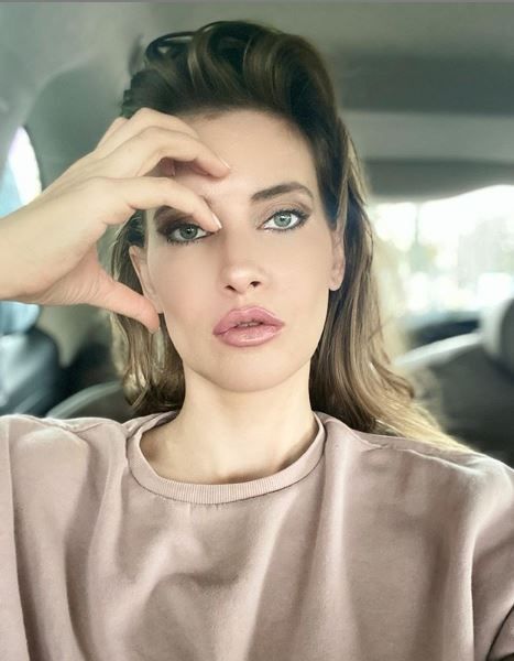 Sunt Iulia Albu și &icirc;ți spun cum să fii prost-&icirc;mbrăcată cu stil&nbsp; &nbsp;&nbsp;
