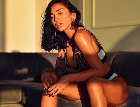 Ruby, super hot pe internet! A renunțat la sutien și s-a filmat &icirc;n oglindă