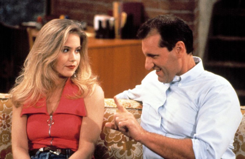 Cine și-o amintește pe Kelly din &ldquo;Familia Bundy&rdquo;? Iată cum arată actrița la 48 de ani
