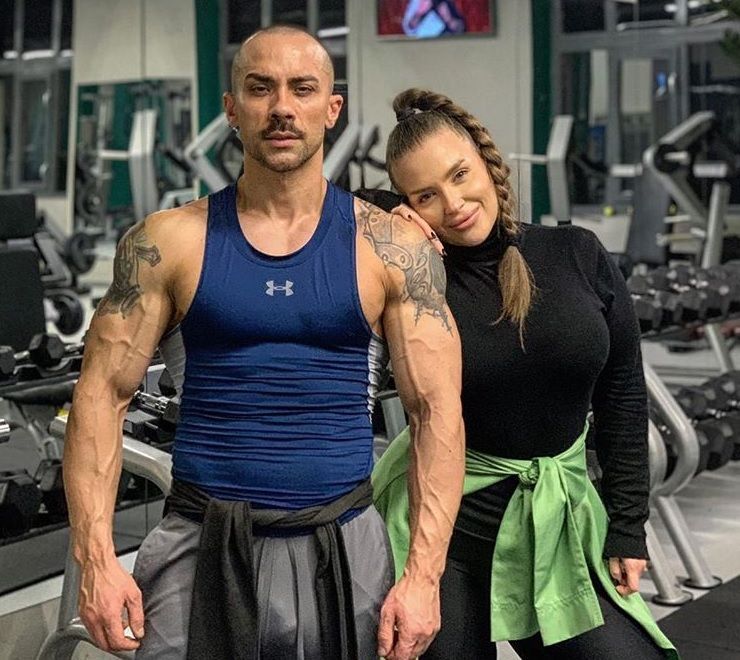 Oana Radu s-a &icirc;ndrăgostit la patru luni după ce i-a murit iubitul? Fanii au pus-o la zid pe artistă
