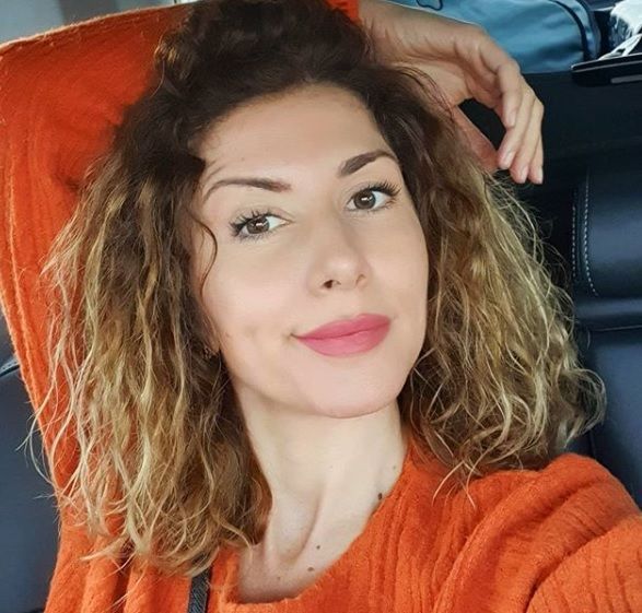Carmen Brumă, &icirc;n lenjerie intimă pe balcon, la munte! Cum a fost fotografiată vedeta